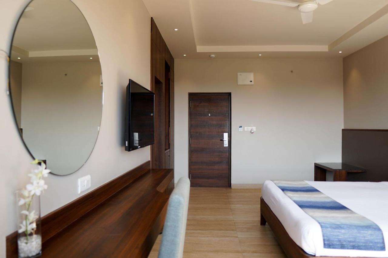 Cosmique Clarks Inn Suites Goa Madgaon Exterior foto