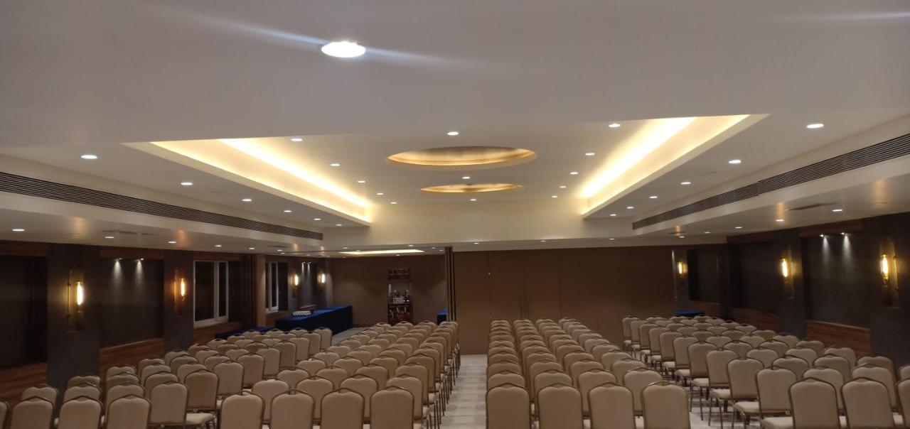 Cosmique Clarks Inn Suites Goa Madgaon Exterior foto